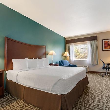 Surestay Plus Hotel By Best Western Topeka Exterior foto