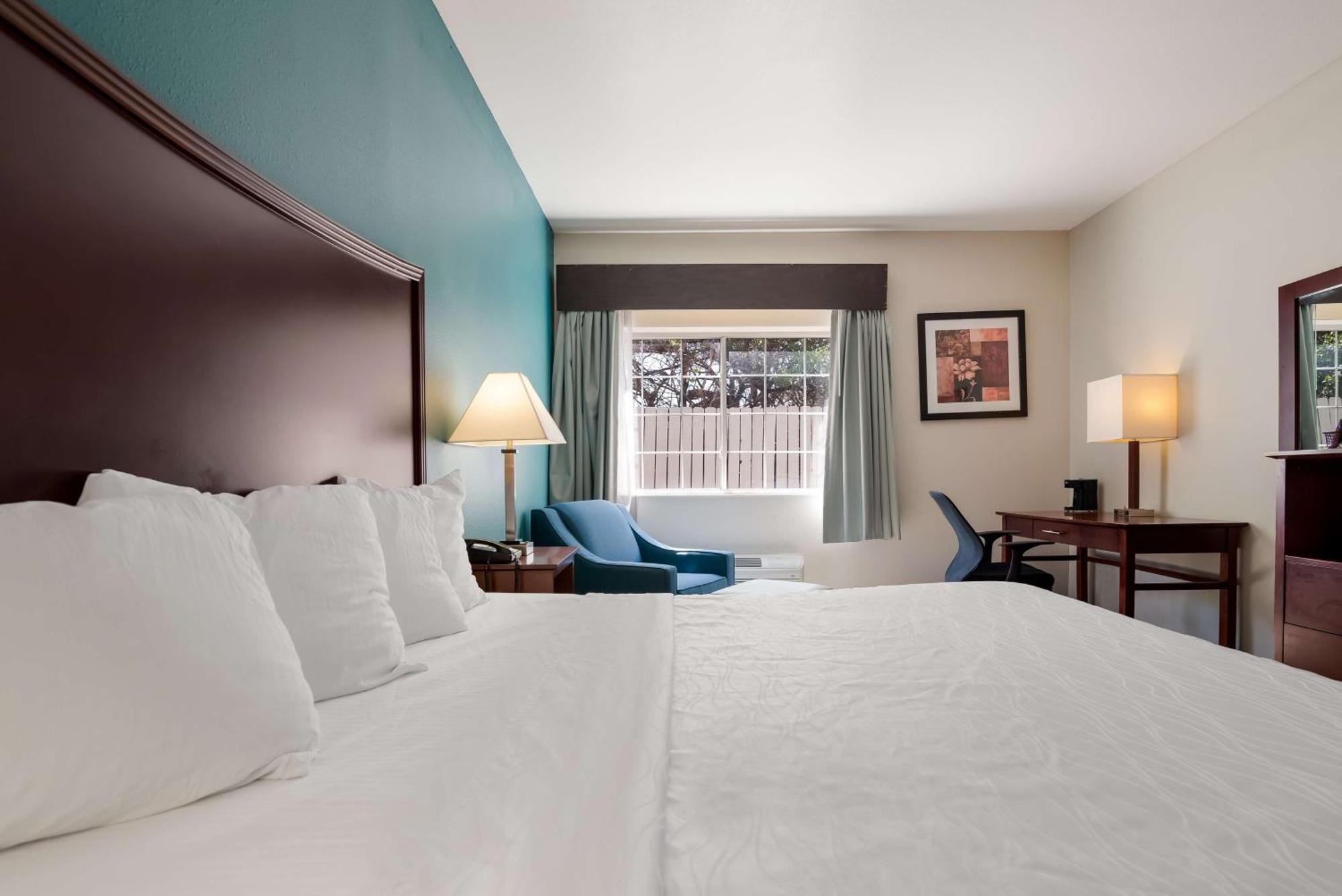 Surestay Plus Hotel By Best Western Topeka Exterior foto