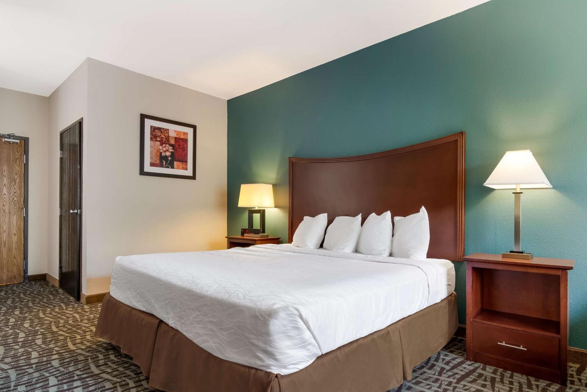 Surestay Plus Hotel By Best Western Topeka Exterior foto